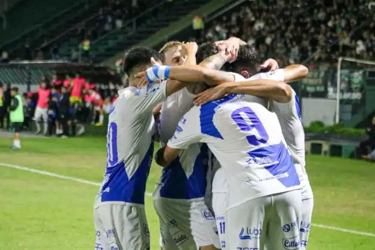 Primera Nacional: De la euforia al empate en un minuto, Midland y Chicago sellaron un vibrante 2-2