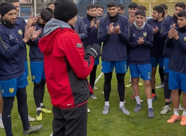 Juventud de San Luis homenajeó a un joven que superó 27 sesiones de radioterapia
