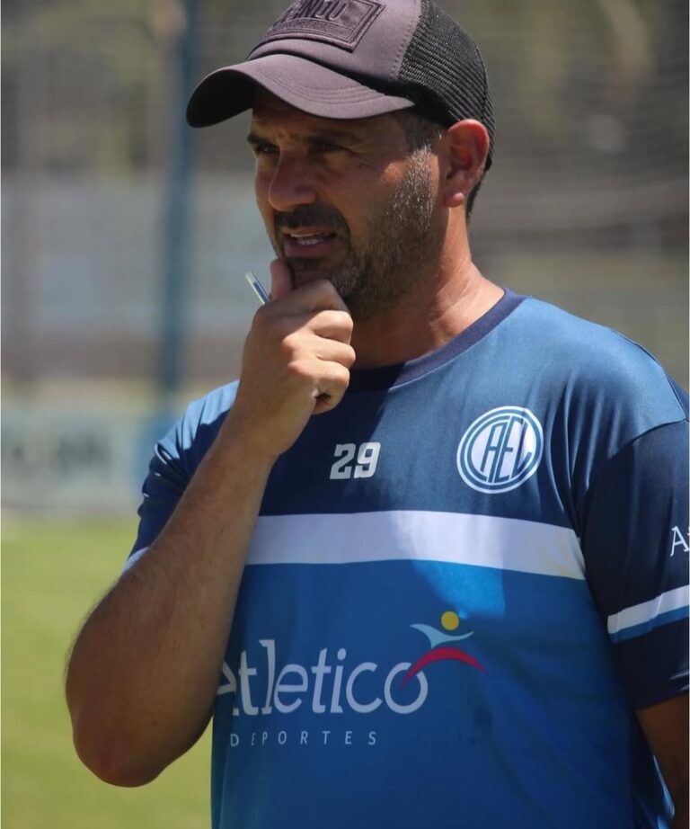 Mario Stafieri renuncia como director técnico de El Linqueño