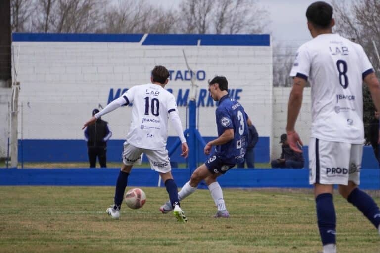 Un punto de oro en Monte Maíz: Atenas empató ante Deportivo Argentino y quedó a un paso de la clasificación