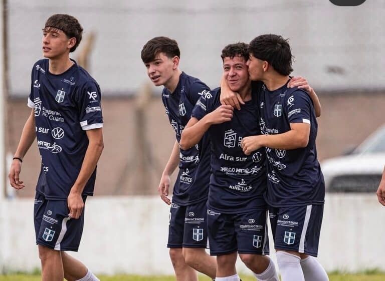 Las juveniles de Atenas midieron fuerzas ante Racing de Córdoba en el Anacleto Peano