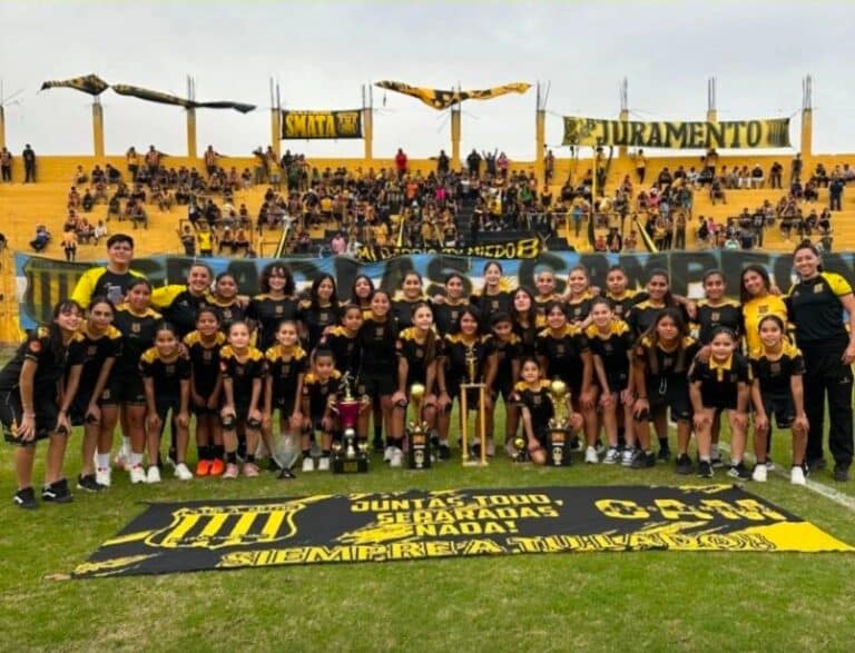 ​¡Grito de campeón! El fútbol femenino de Mitre se coronó en el torneo “Salta La Linda”