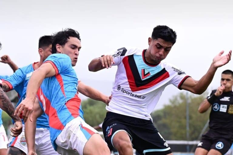 Brown rescató un valioso empate ante el líder Arsenal