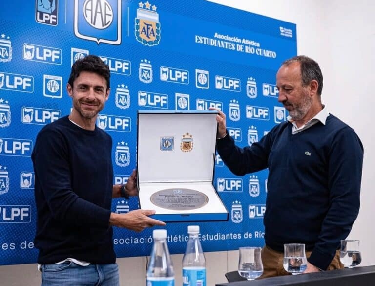 Pablo Aimar regresa a su casa: Emotivo homenaje en Estudiantes de Río Cuarto tras el Mundial 2026