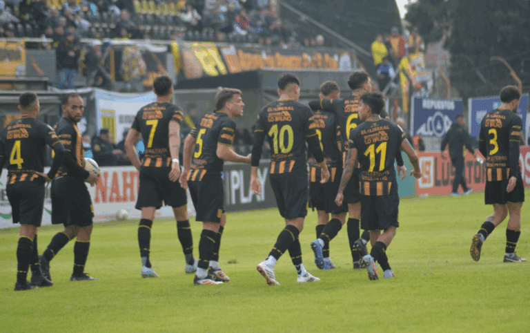 Mitre metió un triunfazo en Bolívar, cortó una racha histórica y respira en la tabla