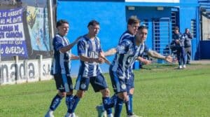 ¡Triunfazo en el Leonardo Costa! El Linqueño bajó al puntero y se mete en la pelea